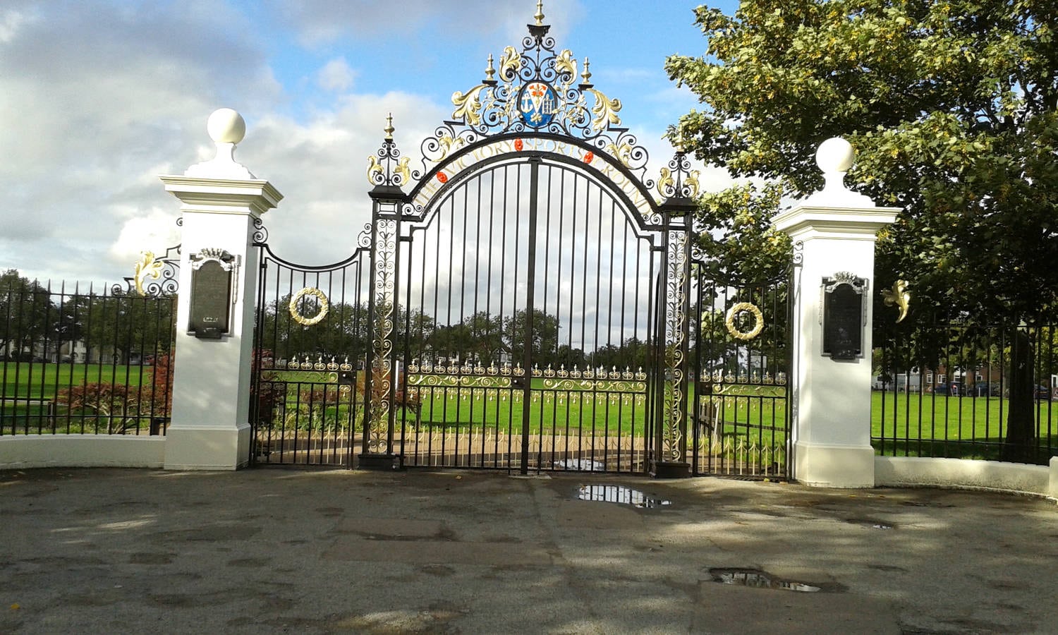 cast iron gate restoration victory sports ground southend 012 cast iron gate restoration victory sports ground southend 012