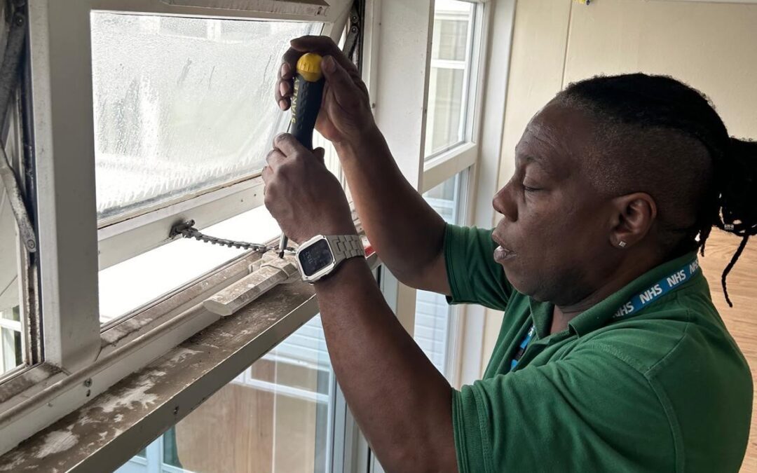 Servicing Window Winding Gear, Lister Hospital, Stevenage, Herts